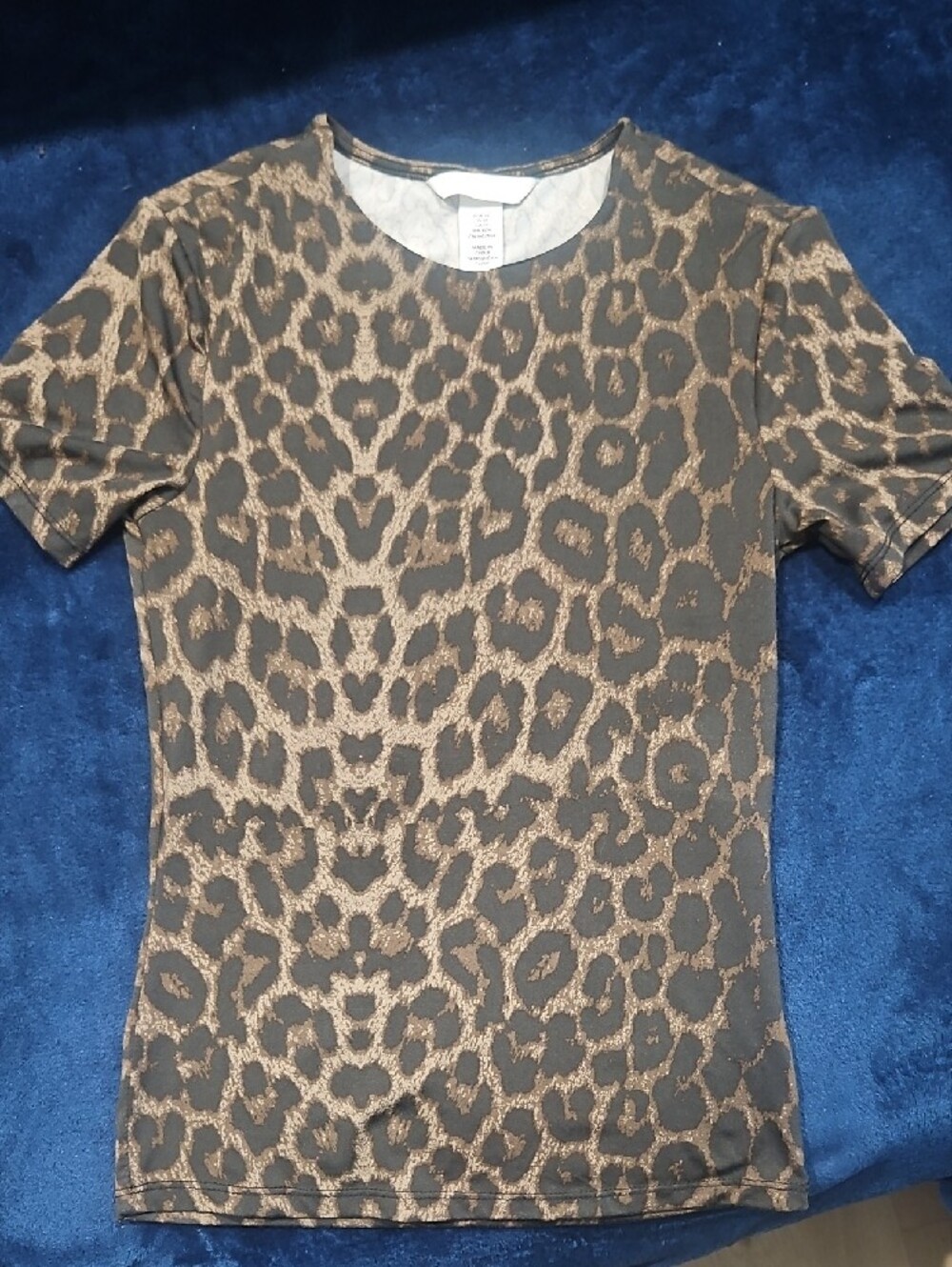 ⭐️H&M Leopard Print T-shirt. NWOT SZ XS⭐️
